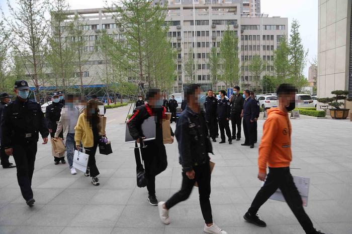 打击股票投资诈骗团伙_揭秘网络配资平台诈骗内幕_最大的股票配资平台