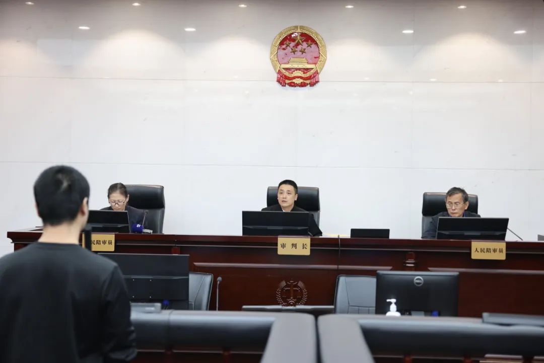 股票场外配资将市场变“赌场”，股票交易金额3.89亿元的非法经营案“落槌”